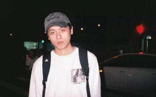 吃瓜削腮男歌手,独特魅力与音乐才华并存的乐坛新星