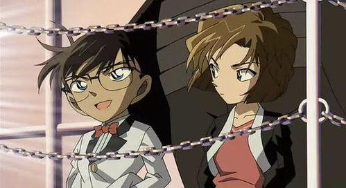 灰原哀吃瓜柯南,柯南笑而不语