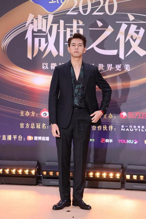 李现上海吃瓜,瓜田李下,明星也接地气